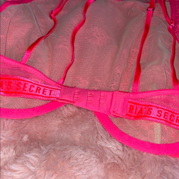 Victoria's Secret Very Sexy Lace High Neck bra - Picture 4 of 7
